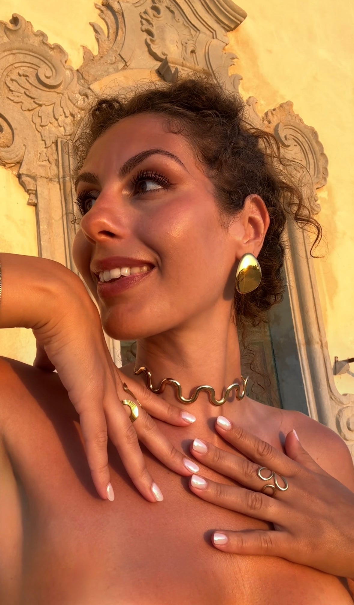 Wave Choker Goldtone